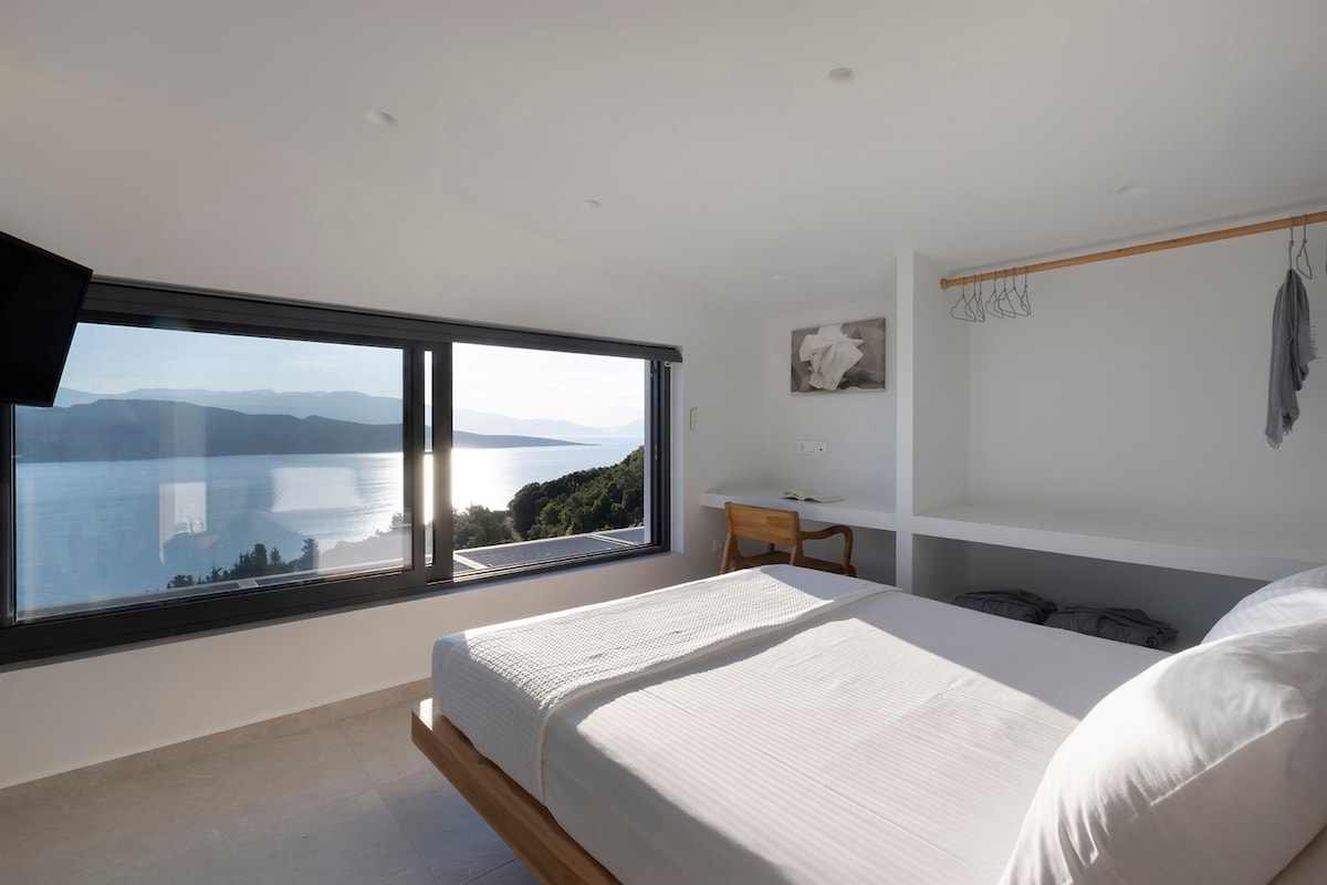 El dormitorio doble en la primera planta con sus amplias vistas al mar. (Dormitorio 2)