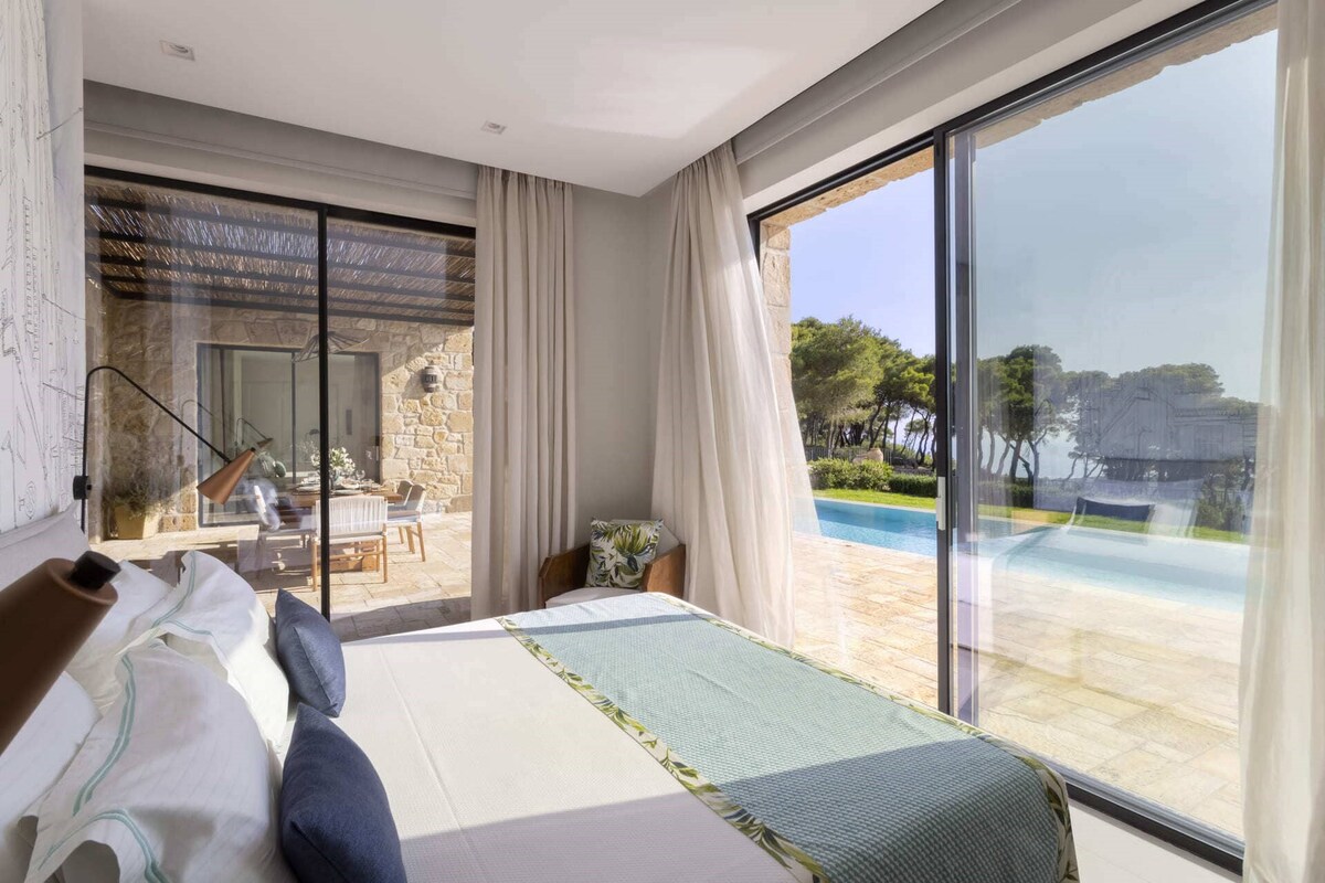 The first of Estrella's two panoramic double-twin bedrooms. (Bedroom 1)