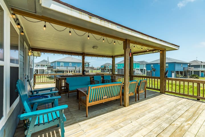 Steps To Beach & Pet-friendly L Free Cancellation - Crystal Beach, Texas