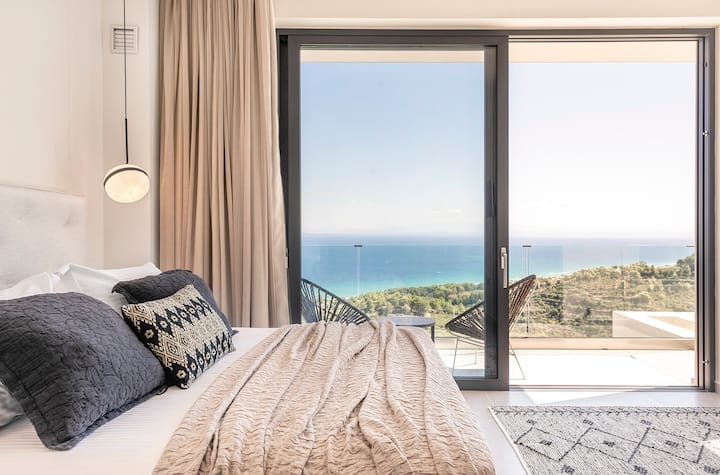 The main double bedroom on the first floor (bedroom 2).