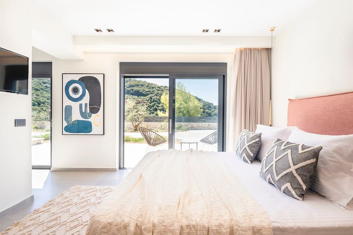 The lower ground double bedroom (bedroom 4).