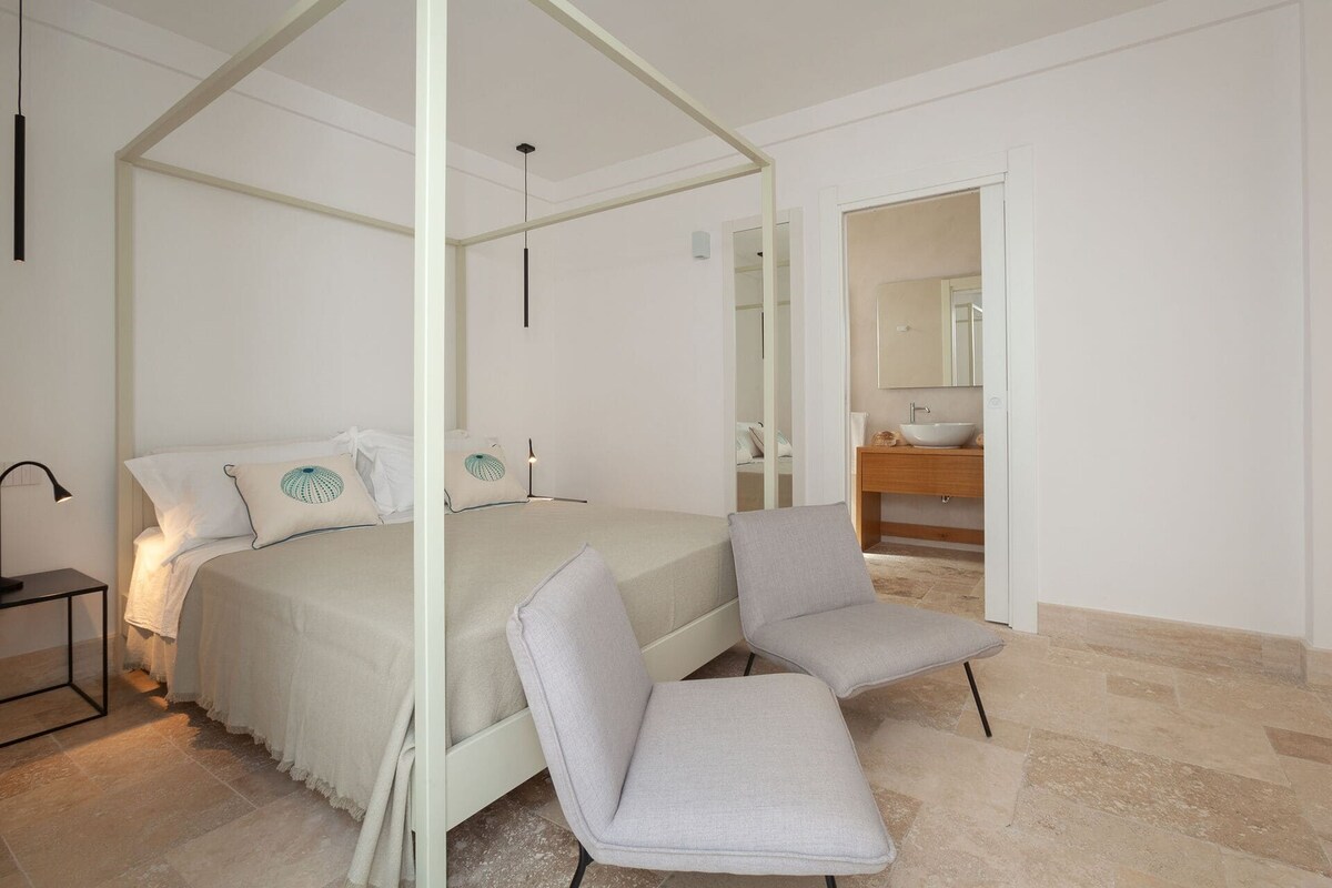 Dvivietis miegamasis apatiniame aukšte (4 miegamasis).