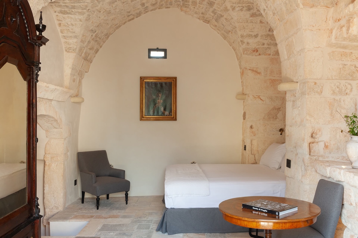 La segona habitació independent a la qual s'accedeix des dels jardins. (Habitació 5)