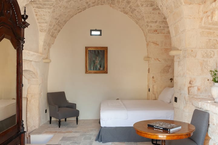 La segunda habitación independiente a la que se accede desde los jardines. (Dormitorio 5)