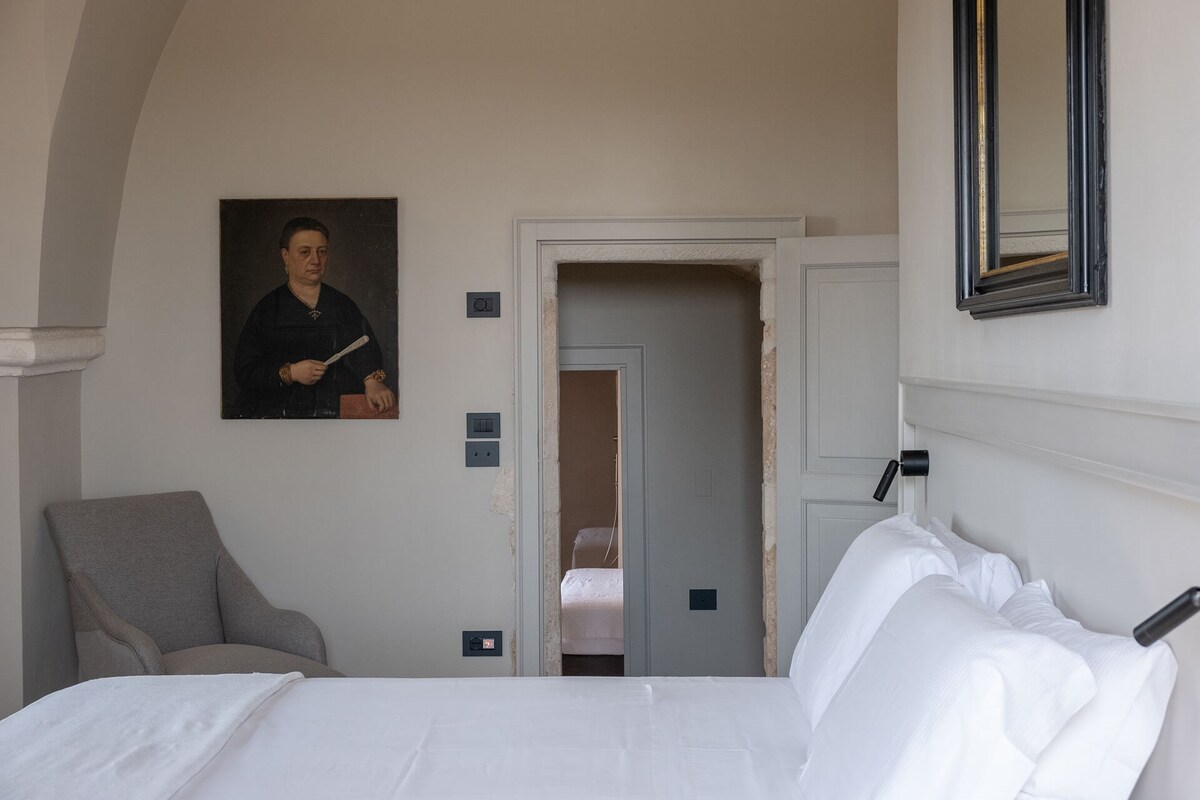 El primer dormitori de la primera planta de la casa principal, un doble. (Dormitori 1)