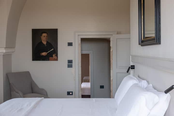 El primer dormitorio en la primera planta de la casa principal, una doble. (Dormitorio 1)