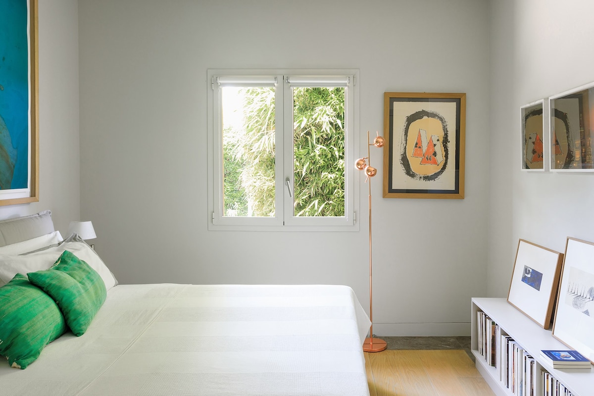 Sovrummet på bottenvåningen (sovrum 1). 