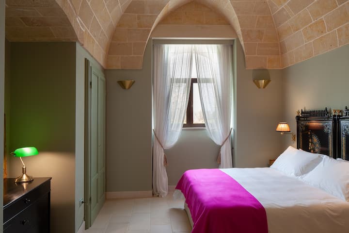 El primer dormitorio doble en la planta baja.