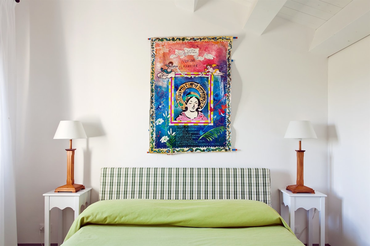 The first floor double bedroom in the larger guesthouse. (Bedroom 5)