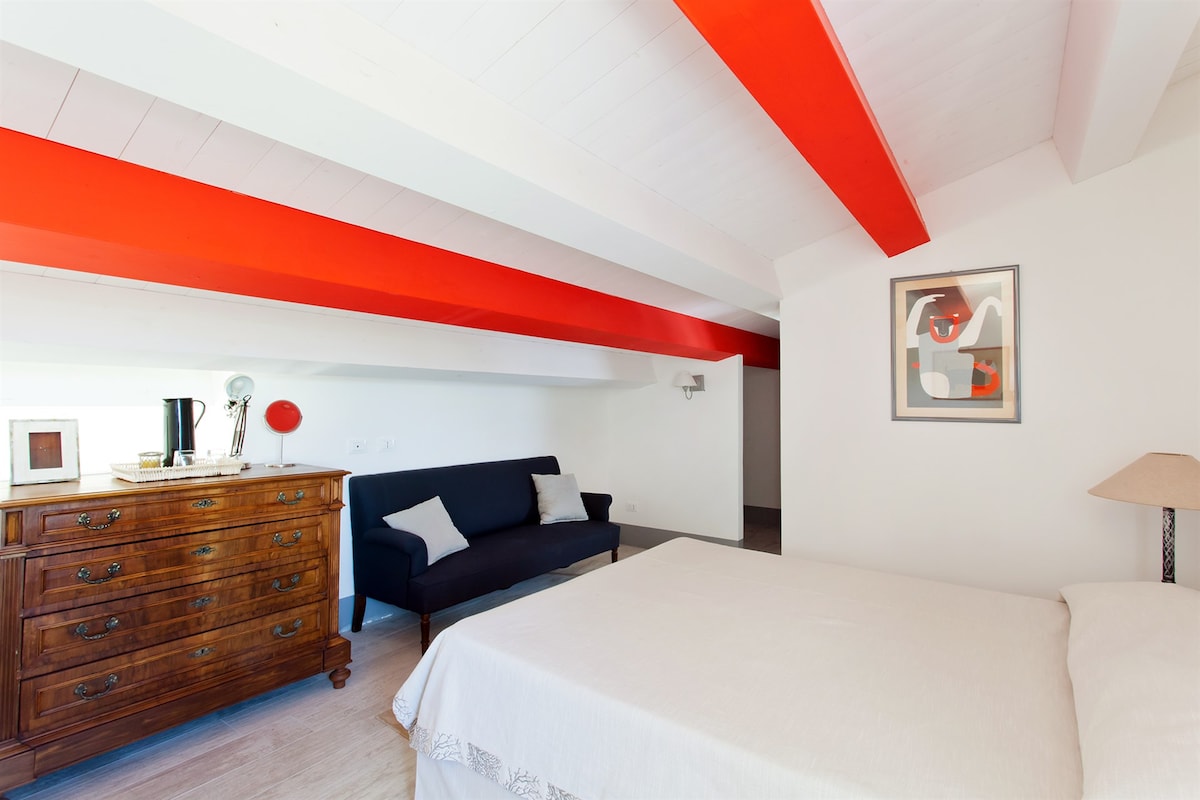 The first floor bedroom in the smaller guesthouse has quite low ceilings. (Bedroom 7)