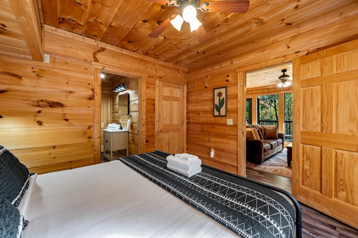 Secluded Cabin | Hot Tub & Game Room