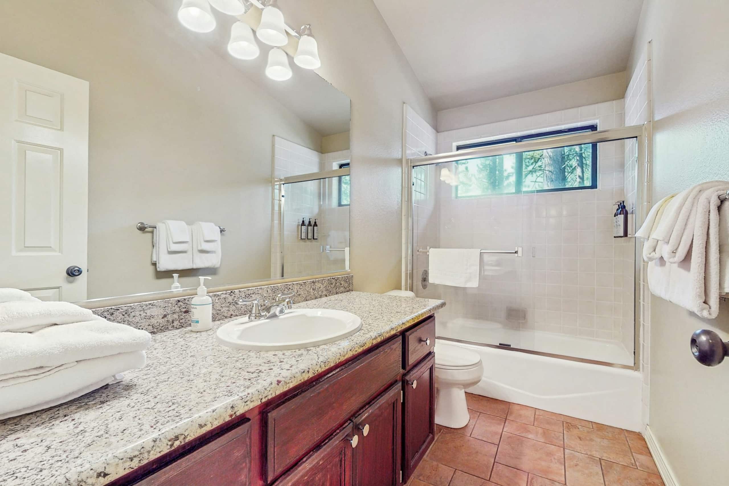 Cozy Tahoe Cabin with Pine Views & Fireplace - Photo 21