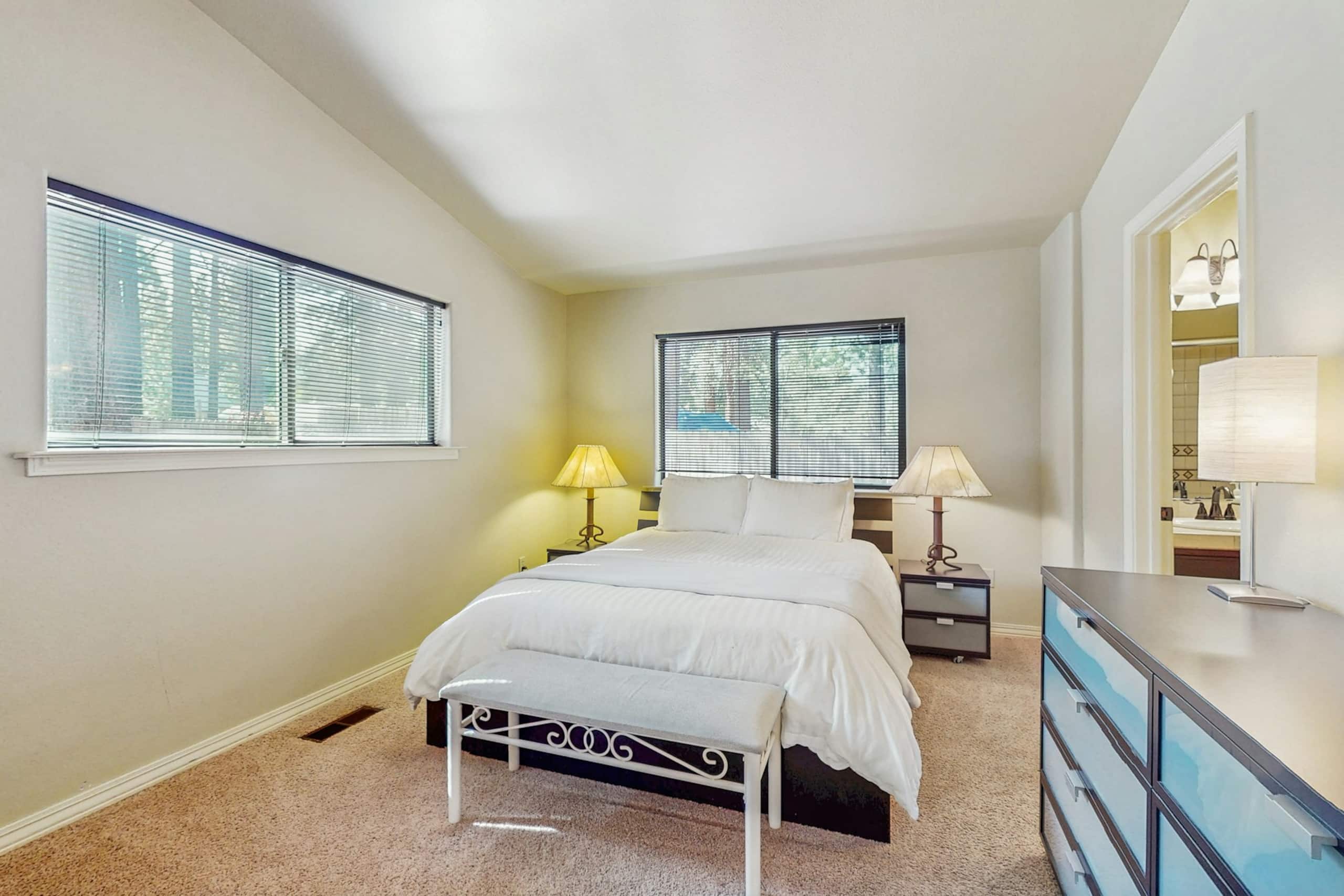 Cozy Tahoe Cabin with Pine Views & Fireplace - Photo 13