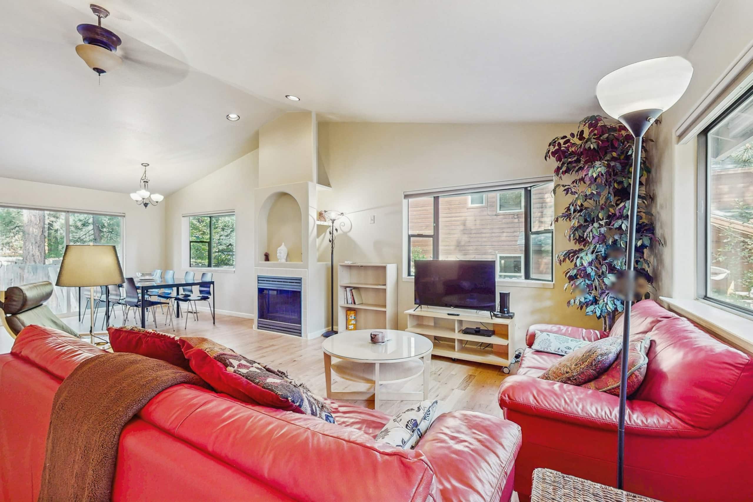 Cozy Tahoe Cabin with Pine Views & Fireplace - Photo 2