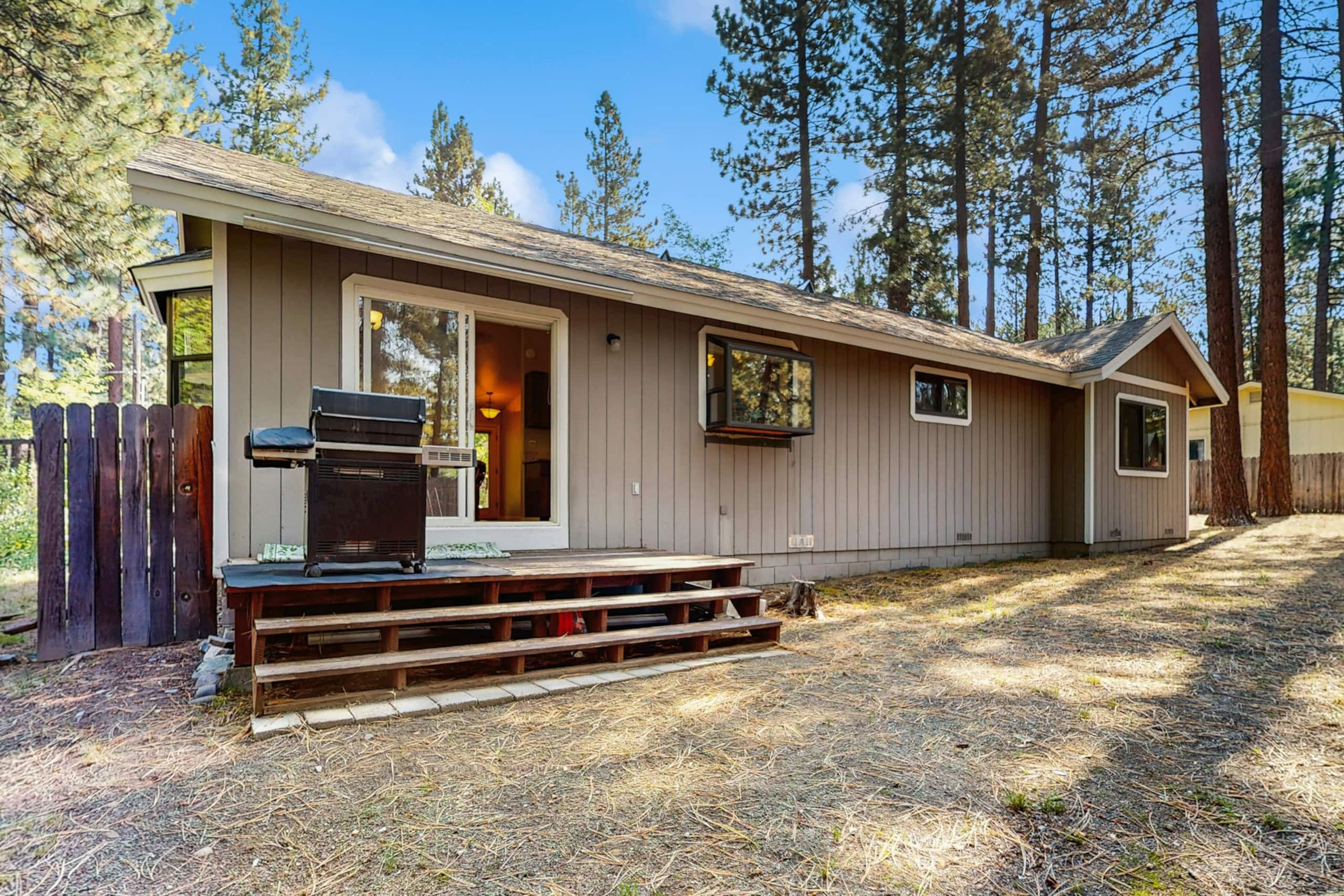 Cozy Tahoe Cabin with Pine Views & Fireplace - Photo 25