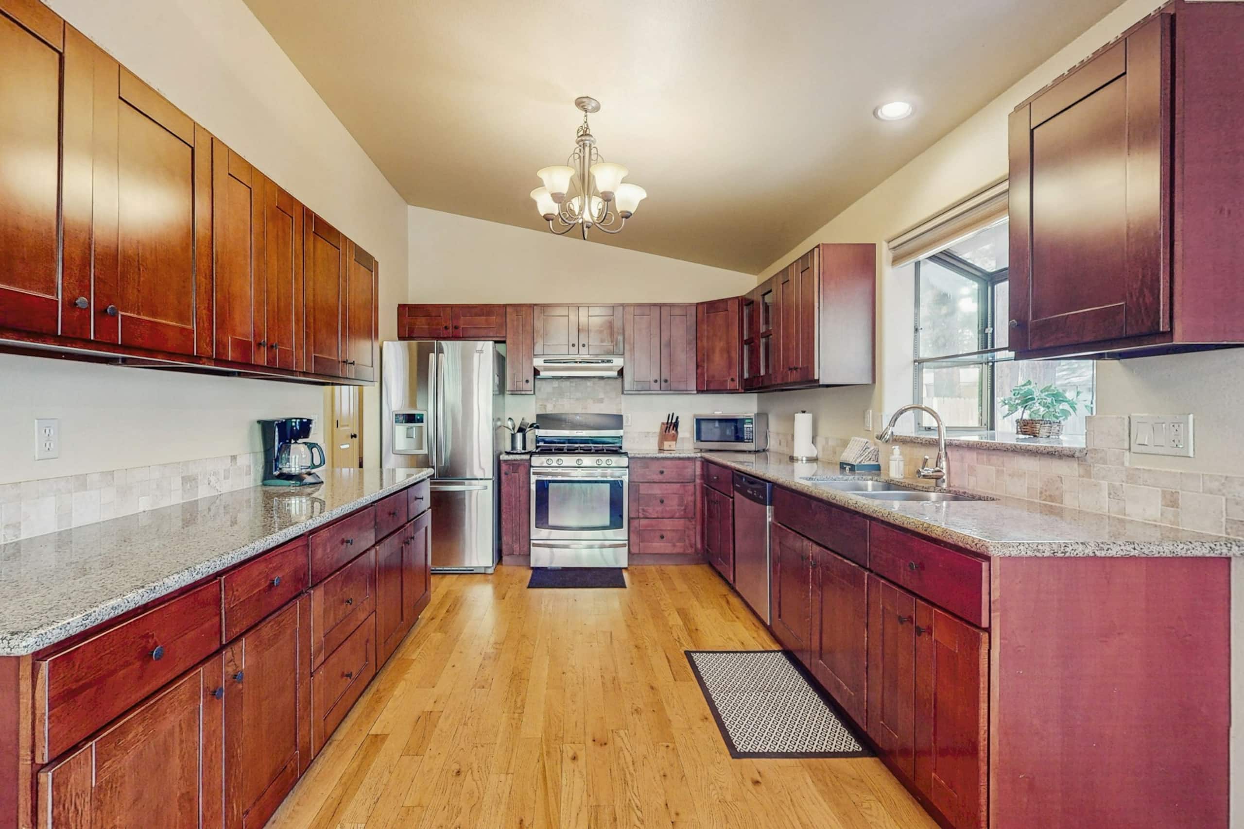 Cozy Tahoe Cabin with Pine Views & Fireplace - Photo 10