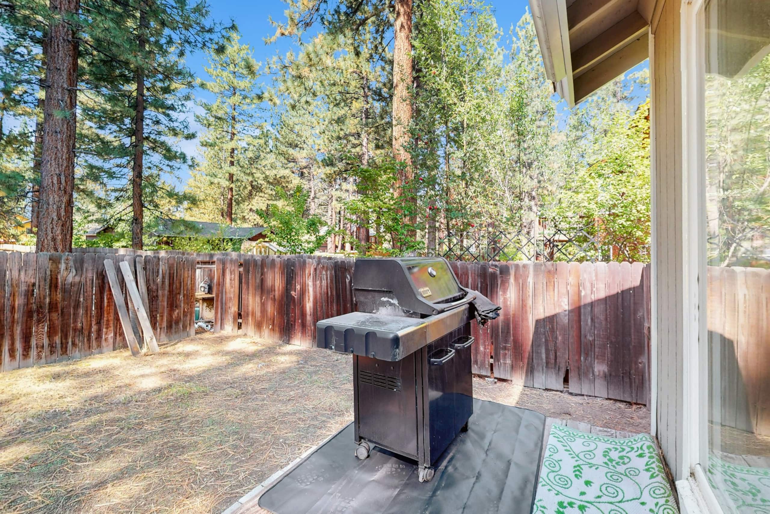 Cozy Tahoe Cabin with Pine Views & Fireplace - Photo 24