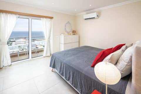 Popular Airbnb listing: Carvoeiro Bay J in União Das Freguesias De Lagoa E Carvoeiro