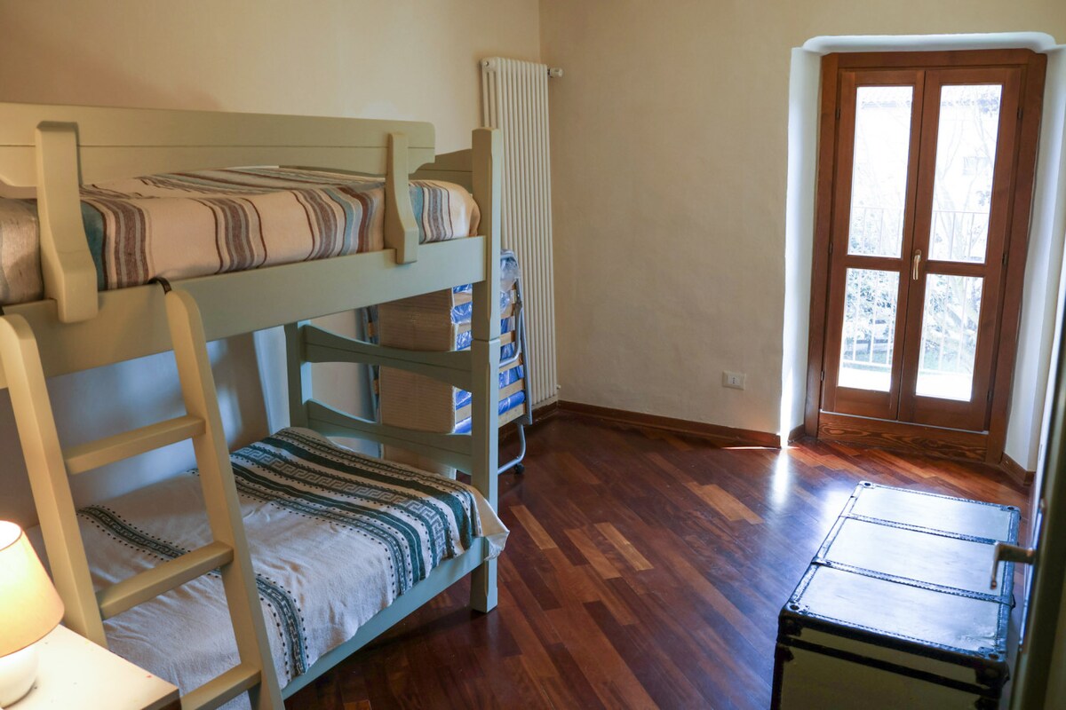 12-030_спалня, легло 2