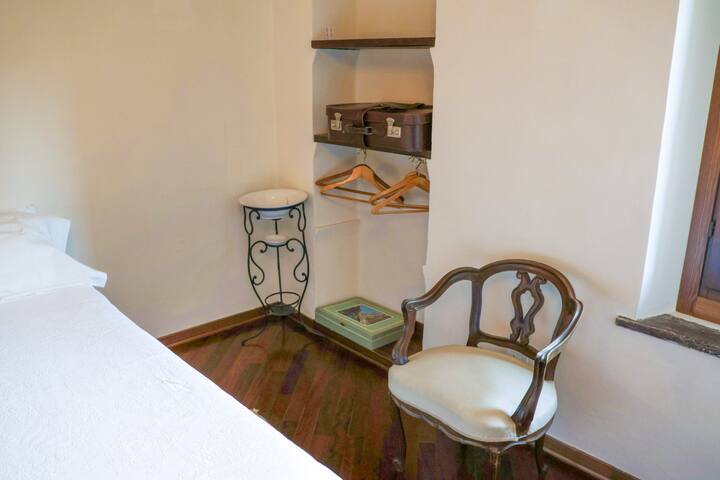 10-029_кревет во спална соба 1