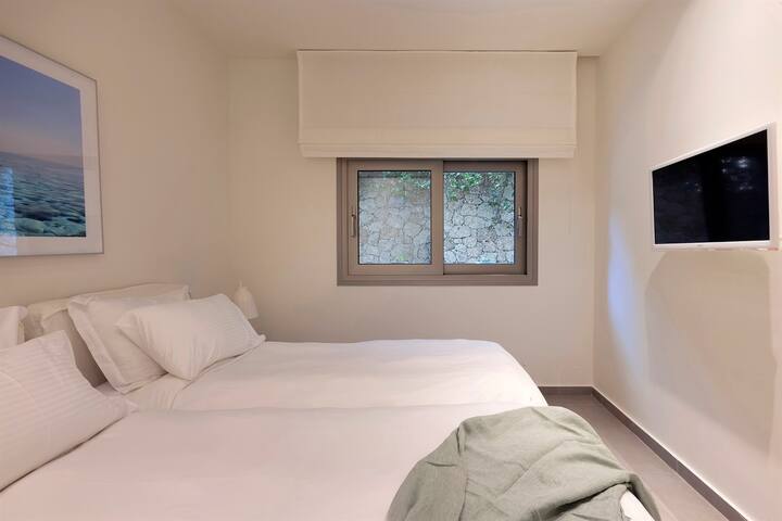 Sa chambre double. (Chambre 6)