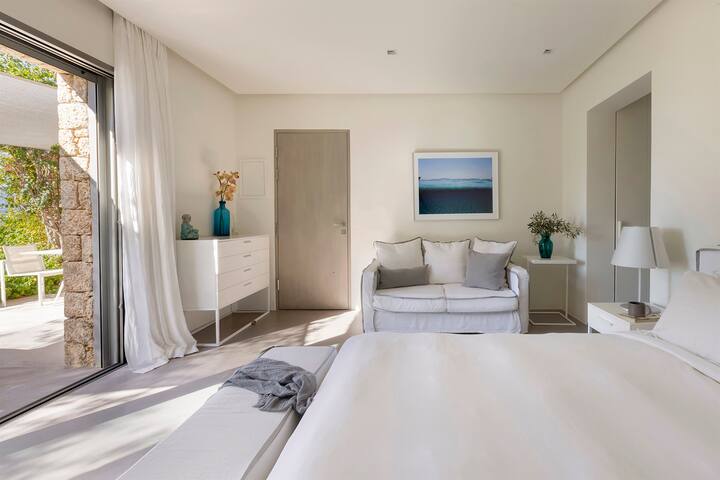 La première des deux maisons d'hôtes de jardin dispose d'une chambre double. (Chambre 5)