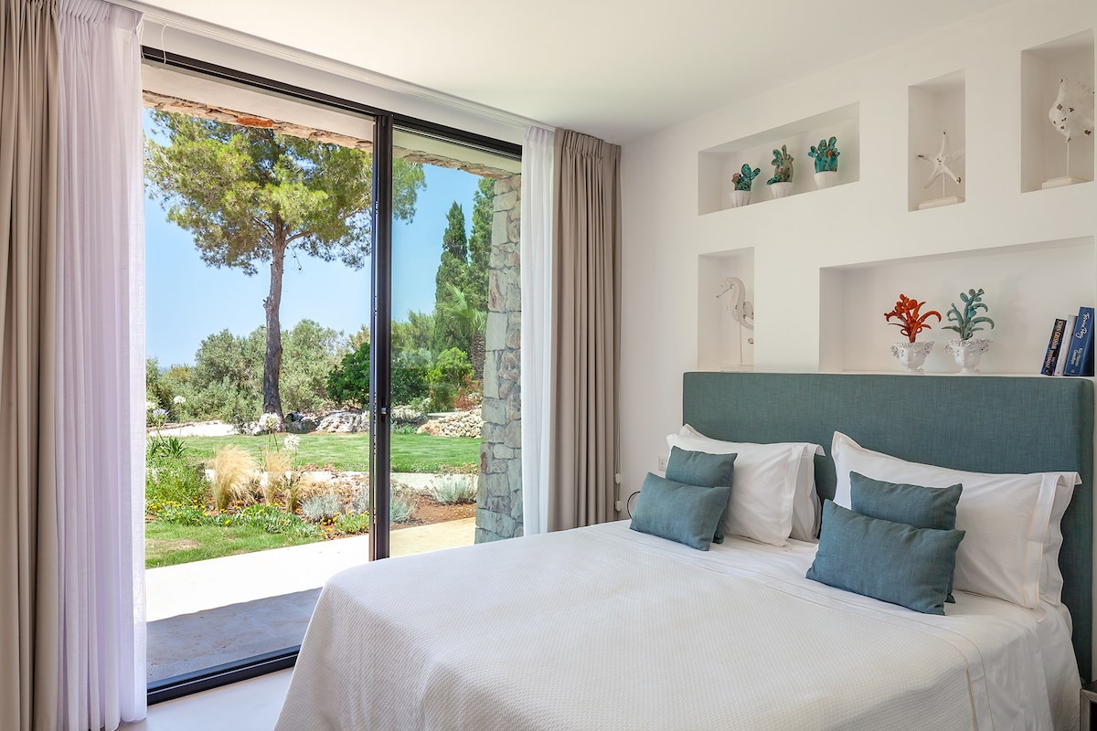 The third double-twin bedroom in the first guesthouse (bedroom 6).