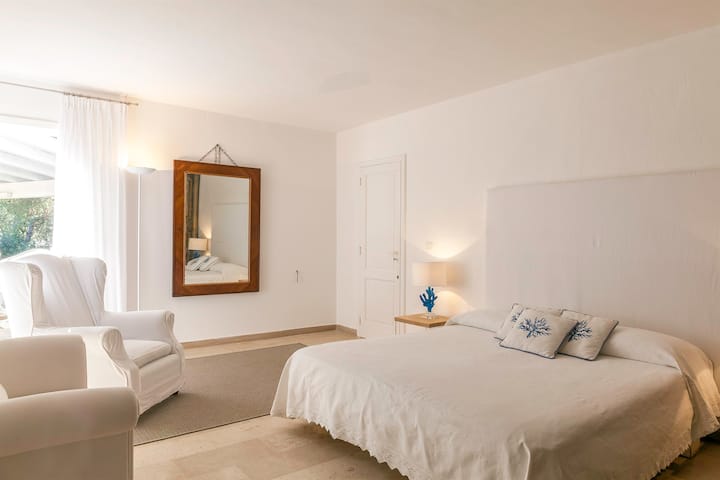 El segundo dormitorio grande en la segunda casa de huéspedes (dormitorio 8).