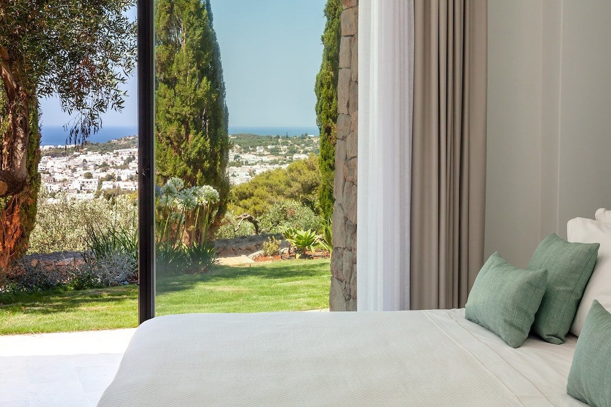 One of the three double-twin bedrooms in the first guesthouse (bedroom 4).
