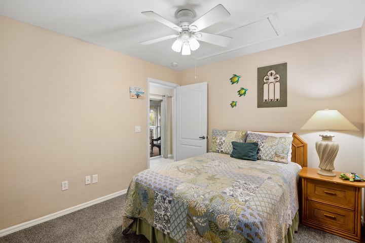 Dormitorio de invitados con cama matrimonial