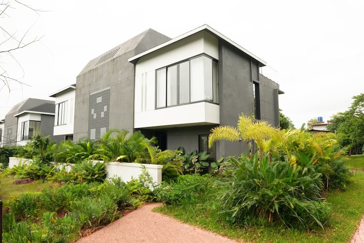 ELIVAAS Purosol · Tropical Getaway W/ Pvt Pool | Near Famous Beaches