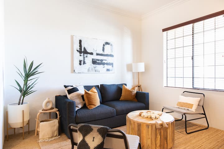 Designer Condo| 2 Beds |Sleeps 4 | Dogs Welcome! - La Quinta