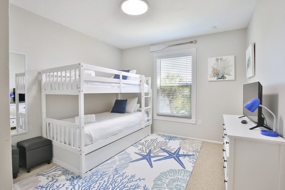 Სასტუმრო საძინებელი 2 - ორსართულიანი საწოლები