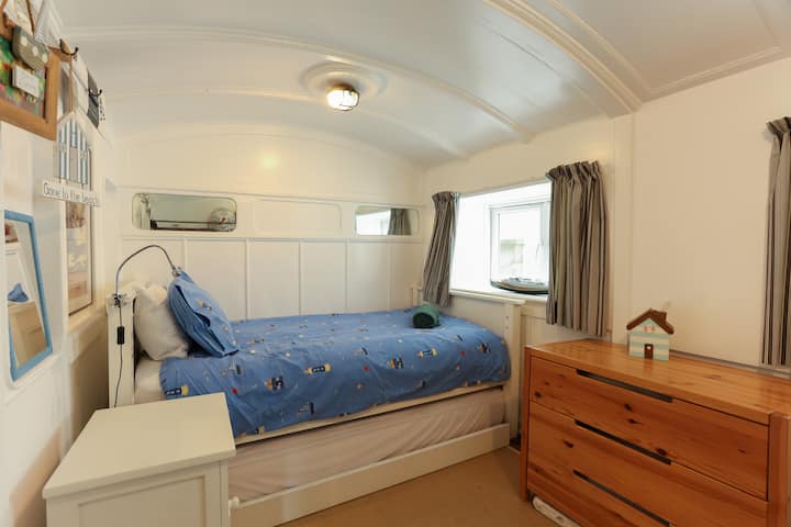 Еднокреветна соба (плус детско креветче)