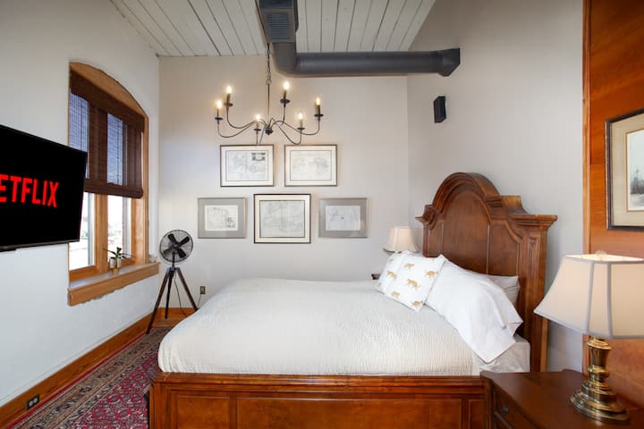 Spálňa – mäkké vankúše, útulné prikrývky