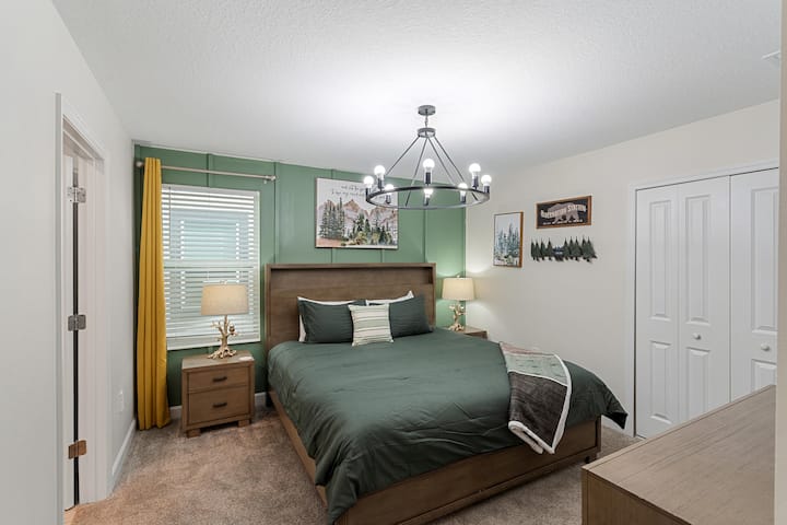 חדר שינה קינג 5 חדר רחצה משותף בקומה העליונה