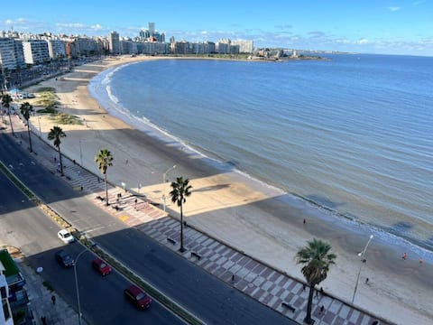 Top Airbnb: Stylish Apartment w/ Sea View Balcony! en Pocitos
