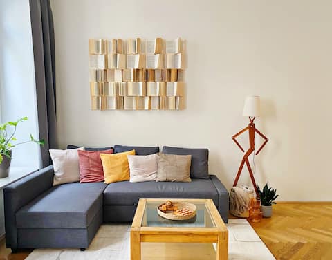 Top performing Airbnb: Bright ground-floor flat, 10 min to Hauptbahnhof in Margareten