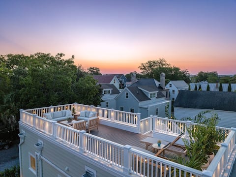Hot Tub • Rooftop • Parking • Walk to King St!