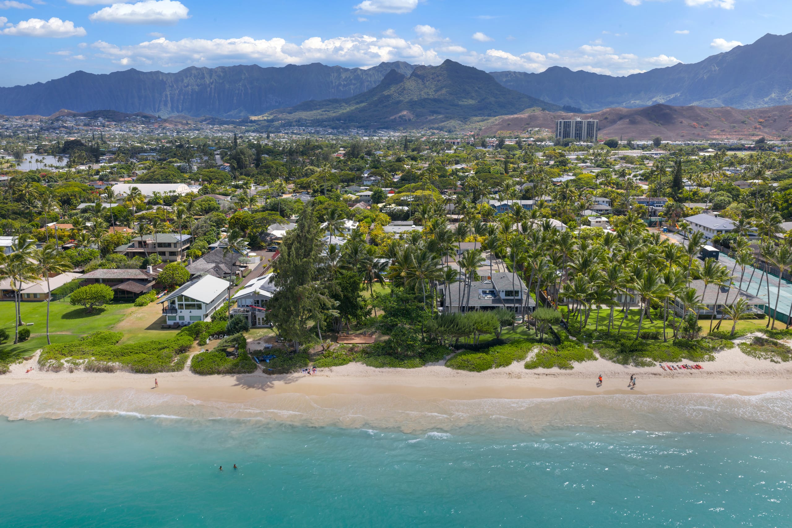 Home in Kailua · ★5.0 · 5 bedrooms · 6 beds · 3 private baths - Image 2