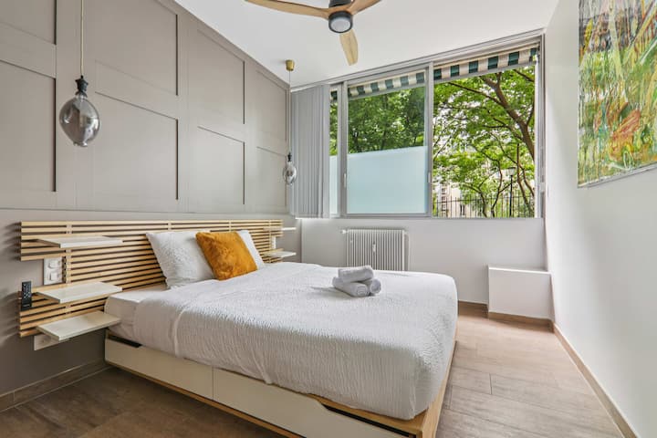 חדר שינה שני עם מיטה זוגית 