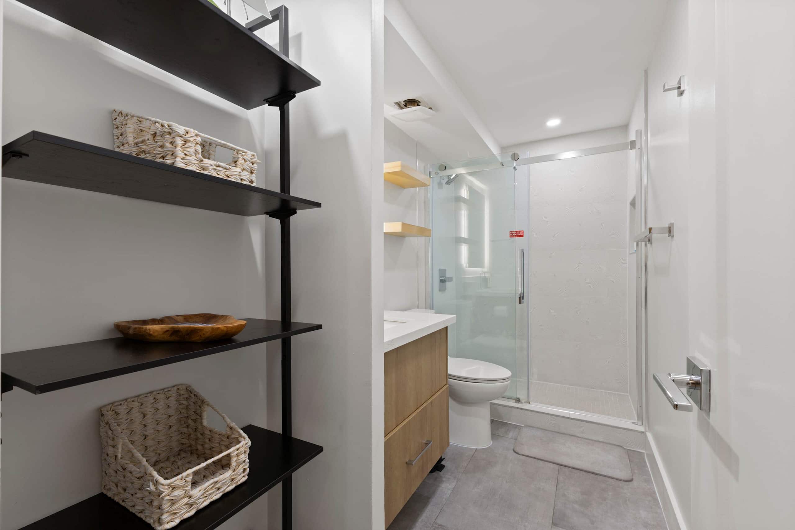 [TOP PICK] Waikiki 2BR Condo | Near Beach & Dining - Image 24