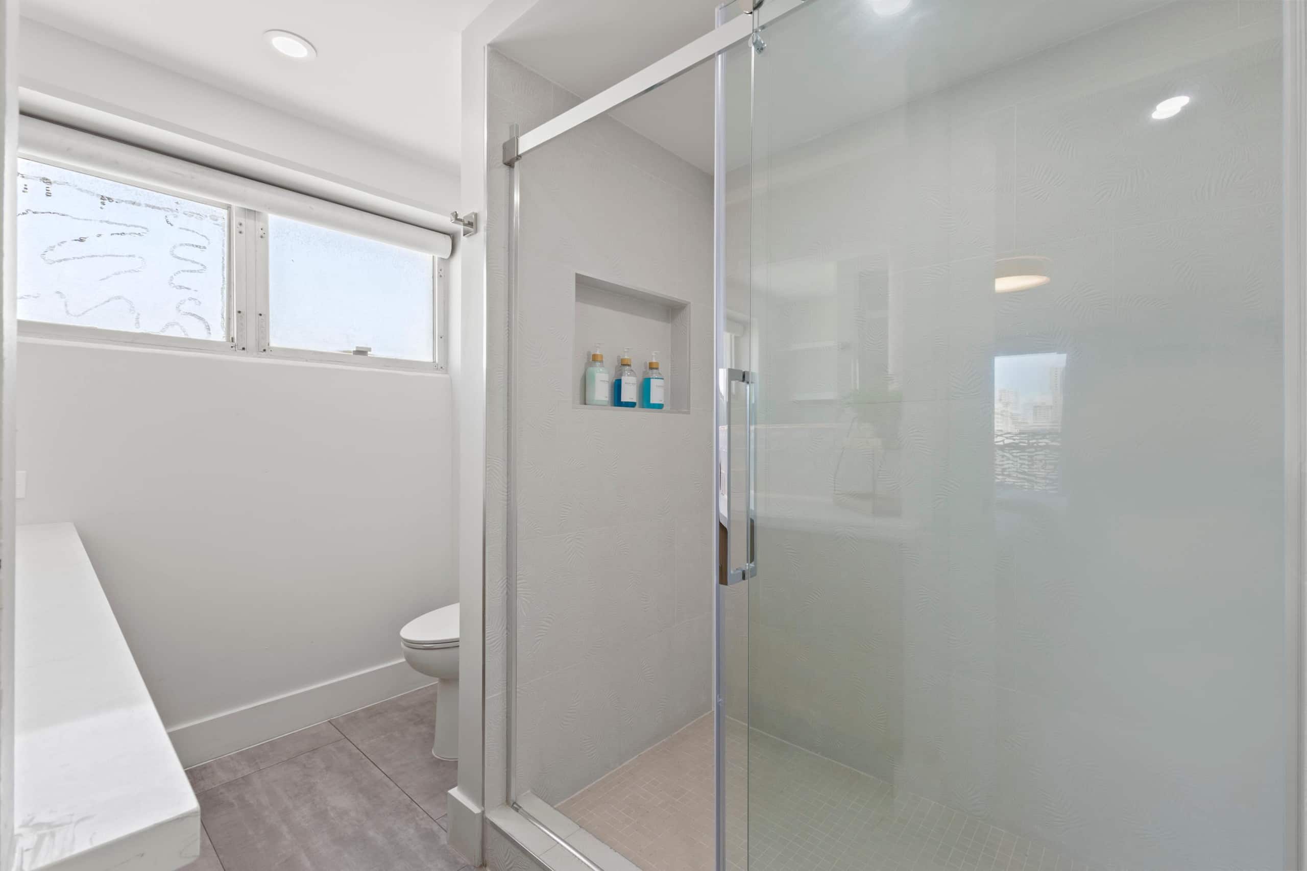 [TOP PICK] Waikiki 2BR Condo | Near Beach & Dining - Image 26