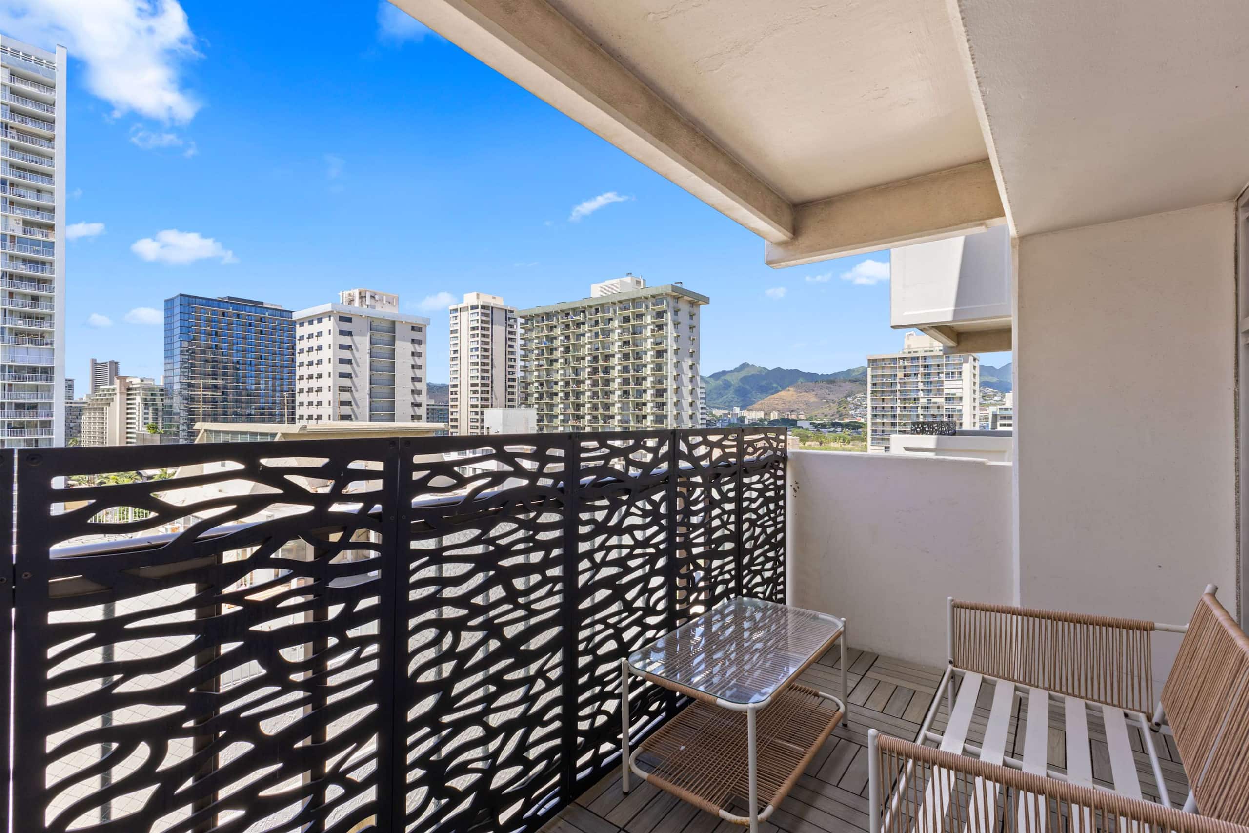 [TOP PICK] Waikiki 2BR Condo | Near Beach & Dining - Image 29