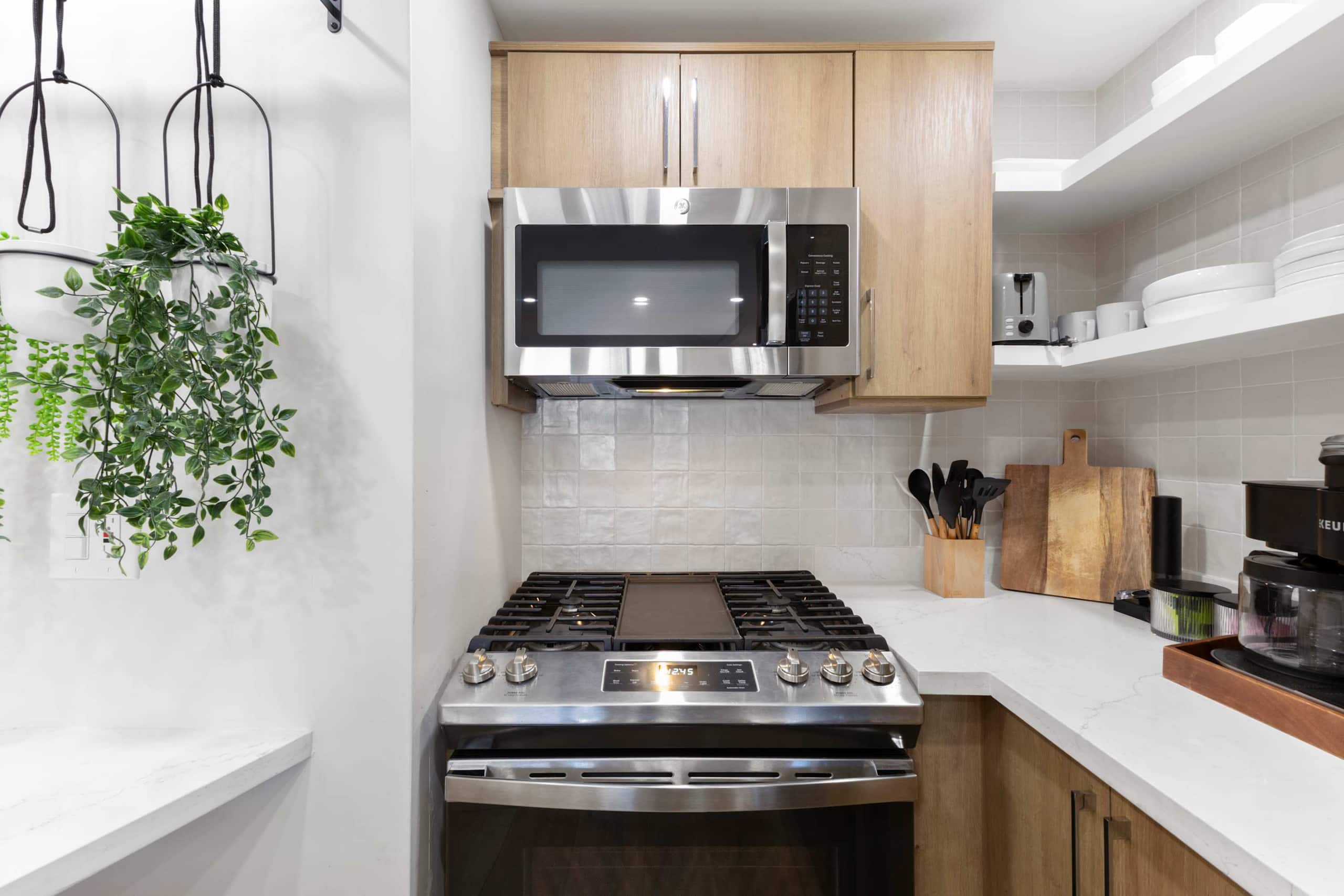 [TOP PICK] Waikiki 2BR Condo | Near Beach & Dining - Image 13