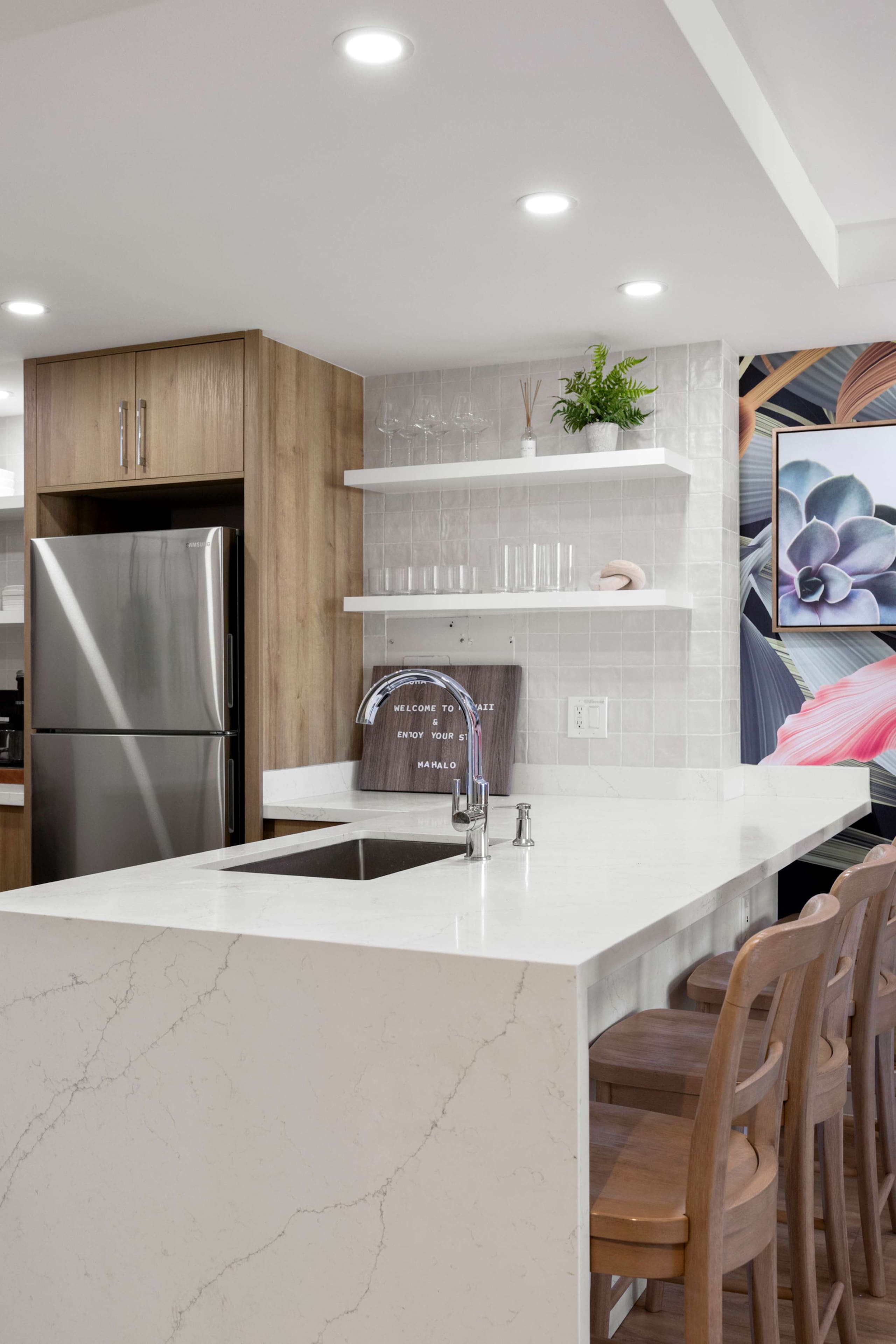 [TOP PICK] Waikiki 2BR Condo | Near Beach & Dining - Image 10