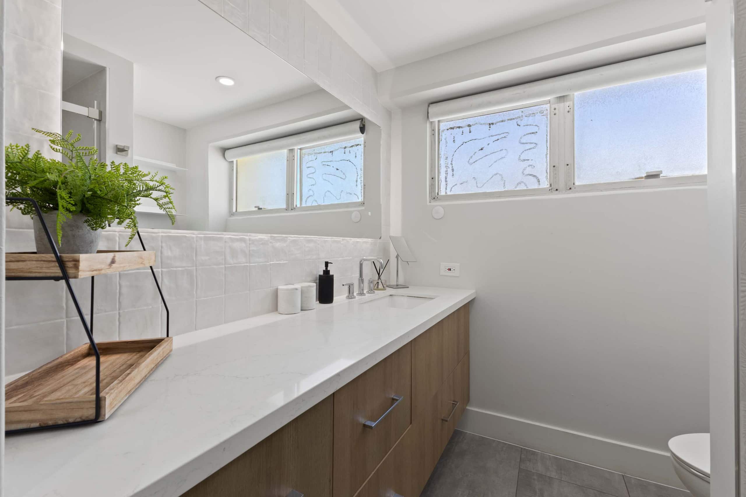 [TOP PICK] Waikiki 2BR Condo | Near Beach & Dining - Image 38