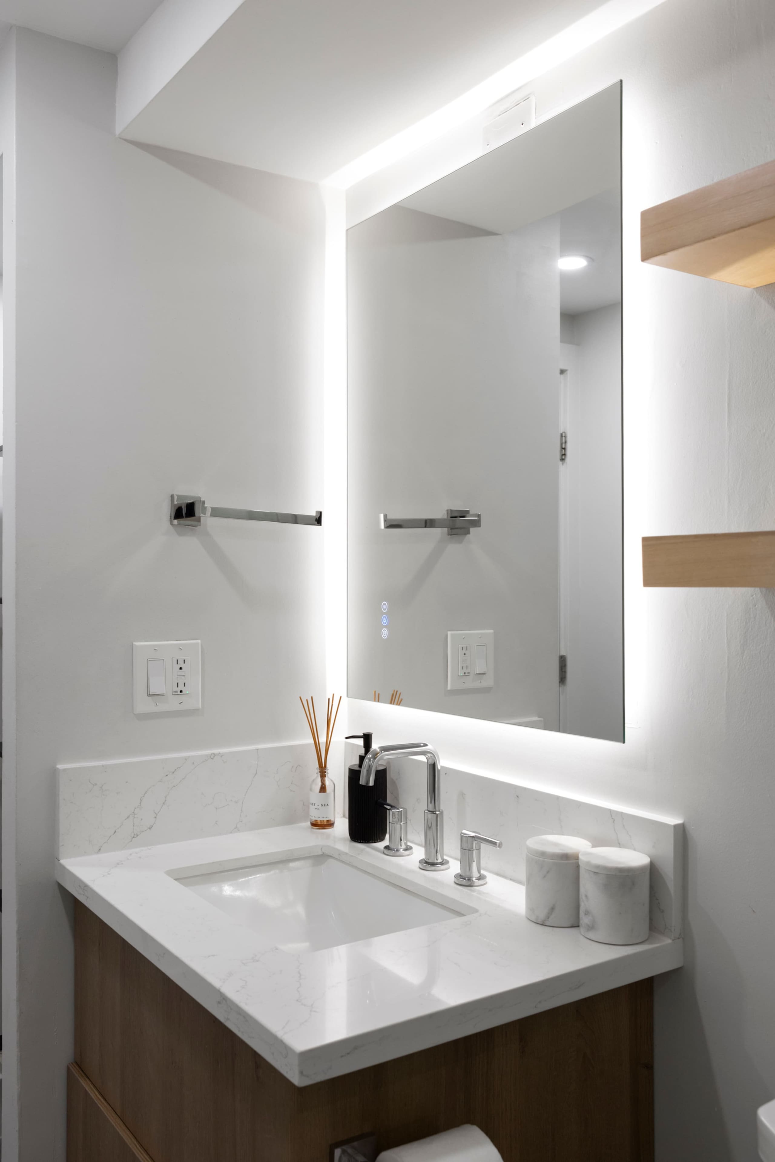 [TOP PICK] Waikiki 2BR Condo | Near Beach & Dining - Image 23