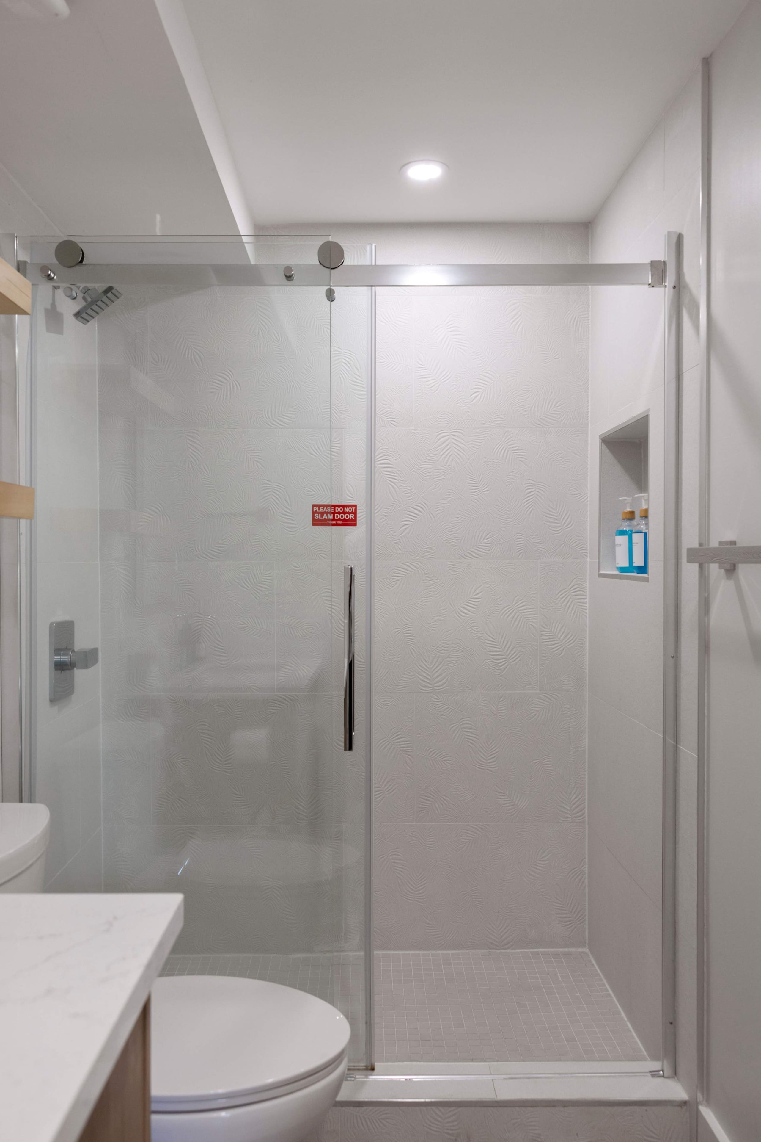 [TOP PICK] Waikiki 2BR Condo | Near Beach & Dining - Image 25