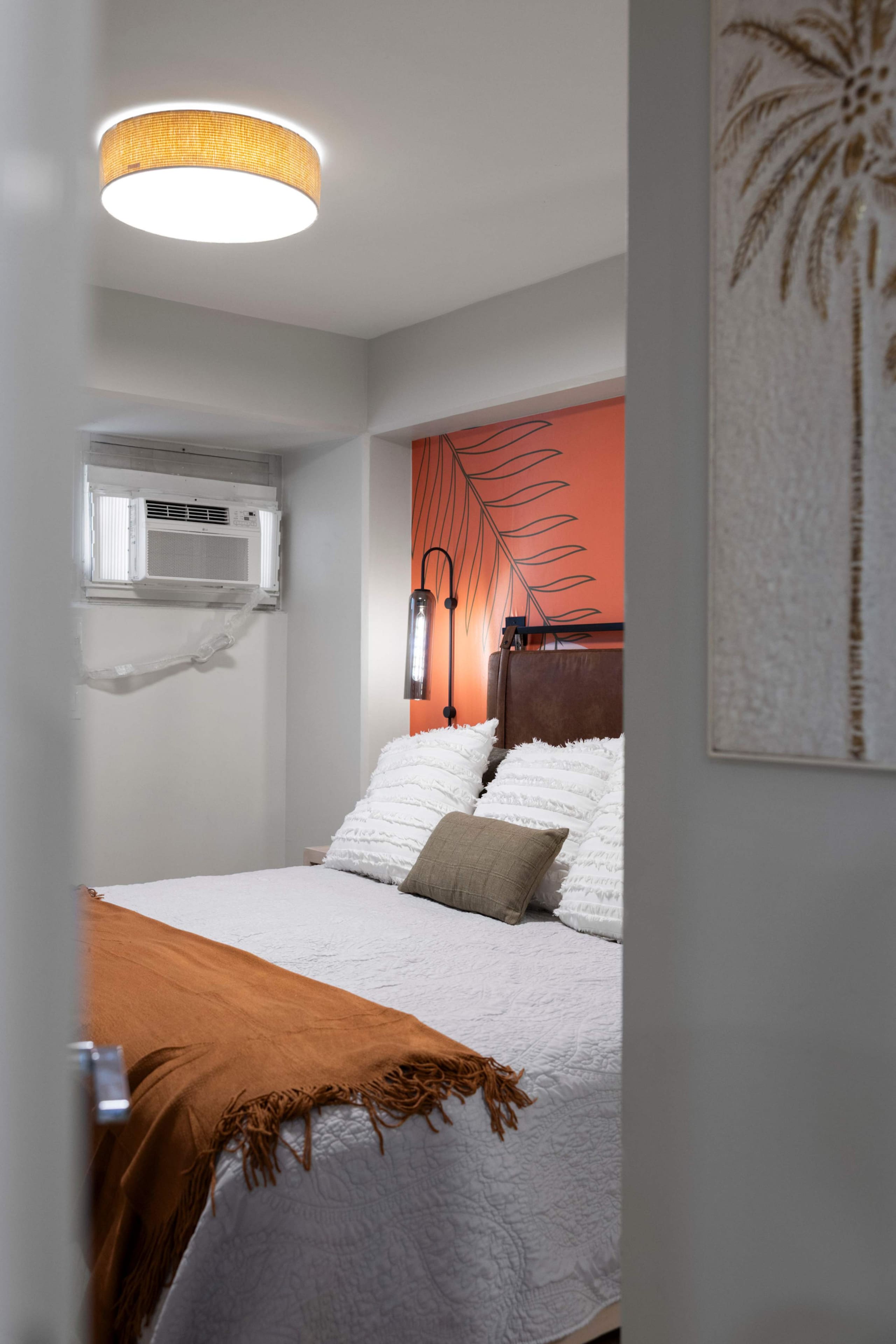 [TOP PICK] Waikiki 2BR Condo | Near Beach & Dining - Image 21